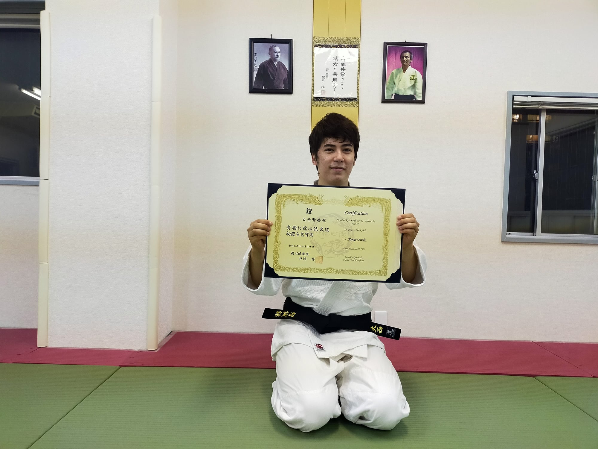 A person in a white uniform holding a certificate

AI-generated content may be incorrect.